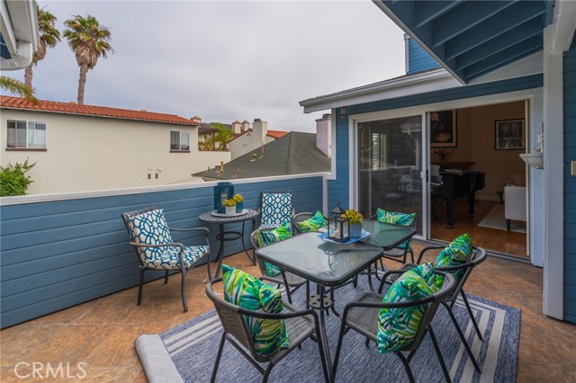 Detail Gallery Image 9 of 43 For 622 N Guadalupe Ave #B,  Redondo Beach,  CA 90277 - 3 Beds | 2/1 Baths