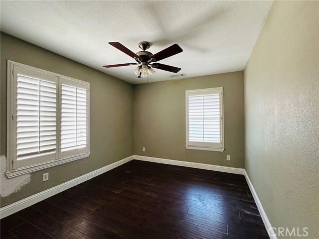 692 Blueberry Lane, Madera CA: https://media.crmls.org/medias/5c4a6873-3a0f-4665-9a5e-54b735859920.jpg