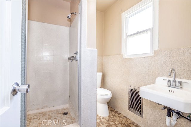 Detail Gallery Image 4 of 23 For 44632 Fern Ave, Lancaster,  CA 93534 - 4 Beds | 2 Baths
