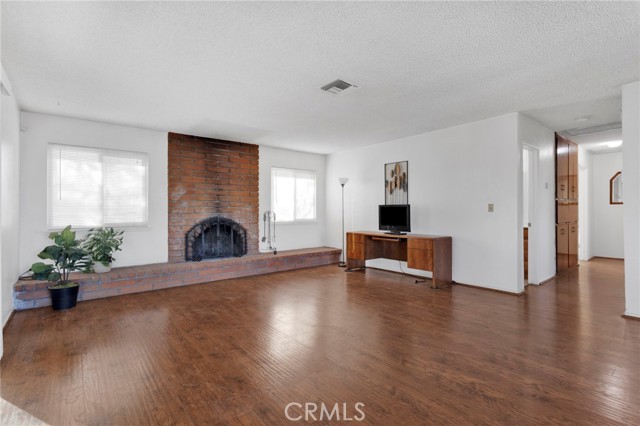 Detail Gallery Image 4 of 26 For 7946 Gaylop Ave, Hesperia,  CA 92345 - 3 Beds | 2 Baths