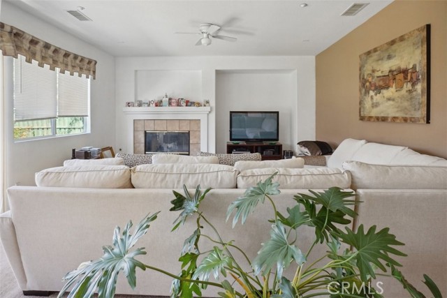 Detail Gallery Image 13 of 38 For 4802 Lakerun Ct, Riverside,  CA 92505 - 4 Beds | 2/1 Baths