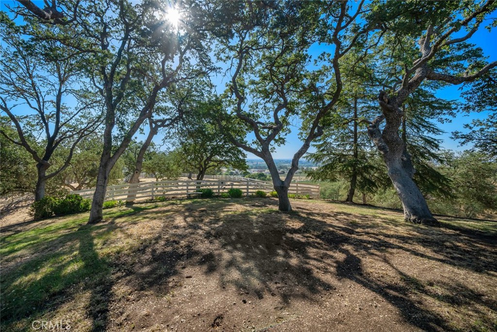 https://media.crmls.org/medias/5c4b31a4-eee9-4857-9355-6a445a5a18a7.jpg?preset=X-Large