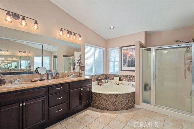 Detail Gallery Image 13 of 40 For 25 Corte Rivera, Lake Elsinore,  CA 92532 - 5 Beds | 3 Baths
