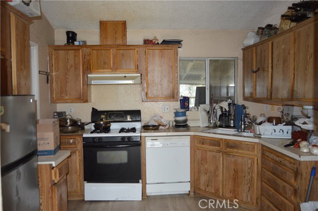 Detail Gallery Image 15 of 60 For 12263 Mountain Rd, Pinon Hills,  CA 92372 - 3 Beds | 2 Baths