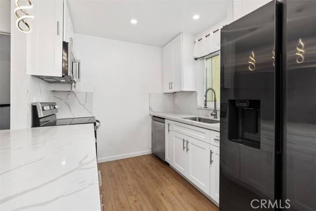 3142 Midway Drive, San Diego CA: https://media.crmls.org/medias/5c4cb63d-90de-4ee3-a685-441915ddafc2.jpg