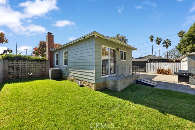 213 East 45th Street, Long Beach CA: https://media.crmls.org/medias/5c4cd06a-b824-4851-add2-ab8423eae66b.jpg