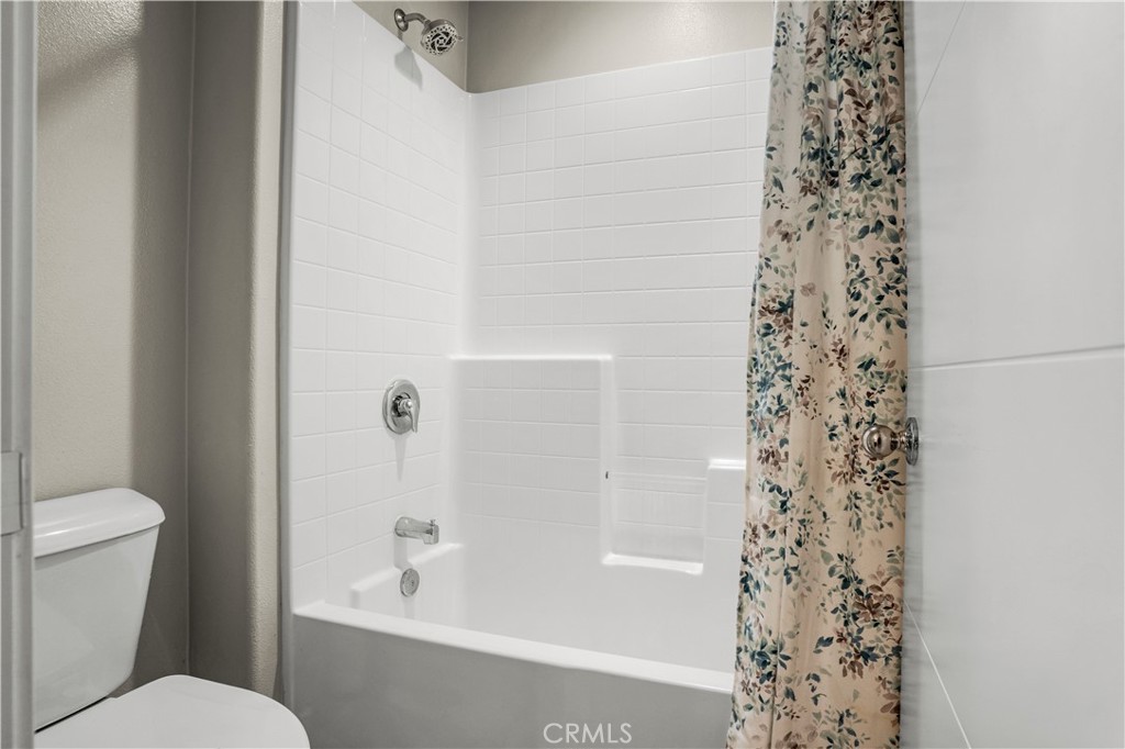 https://media.crmls.org/medias/5c4cd243-23fb-4b40-8718-e4b42239f559.jpg?preset=X-Large