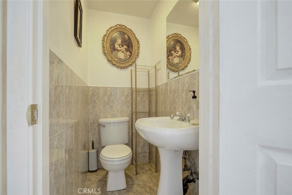 https://media.crmls.org/medias/5c4d3094-f3dc-421a-84cf-eda80d31db31.jpg?preset=X-Large