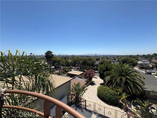 1994 Stanley Avenue, Signal Hill CA: https://media.crmls.org/medias/5c4d5a1e-dfcf-45ff-bdb0-351c6b3370ce.jpg