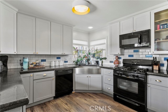 715 W South Street, Anaheim CA: https://media.crmls.org/medias/5c4dfa95-cd9b-4104-a9ba-7c24fa124d3b.jpg