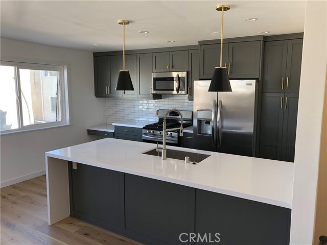 200 39th Street, Manhattan Beach CA: https://media.crmls.org/medias/5c4e2a42-2efb-4667-b939-608ef4a10c33.jpg
