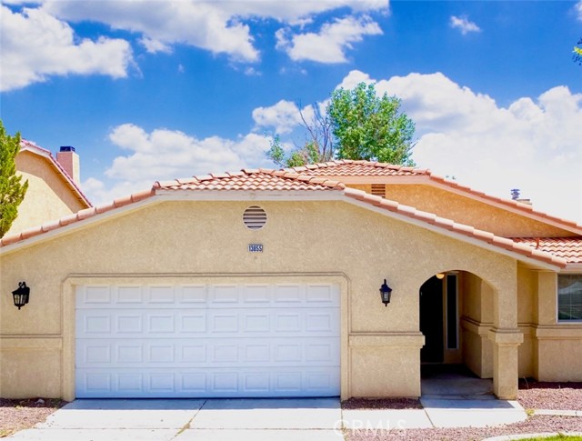Detail Gallery Image 1 of 33 For 13055 Yellowstone Ave, Victorville,  CA 92395 - 4 Beds | 2 Baths