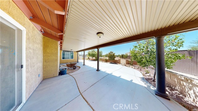 15460 Mandan Road, Apple Valley CA: https://media.crmls.org/medias/5c4ef44e-fe09-4002-8825-a1f629f1a0db.jpg