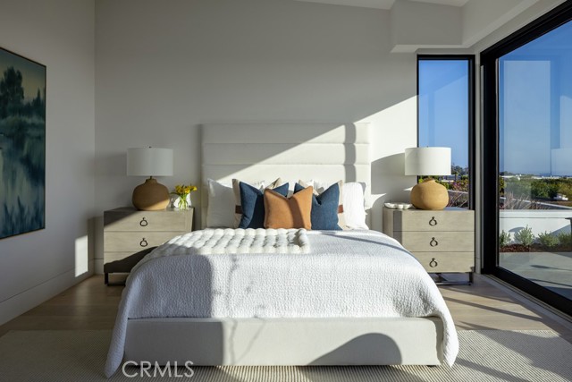 Detail Gallery Image 11 of 18 For 1233 Outrigger Dr, Corona Del Mar,  CA 92625 - 5 Beds | 5/1 Baths