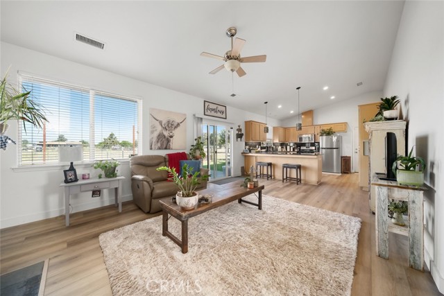Detail Gallery Image 2 of 33 For 4575 Whispering Oak Way, Paso Robles,  CA 93446 - 4 Beds | 2 Baths