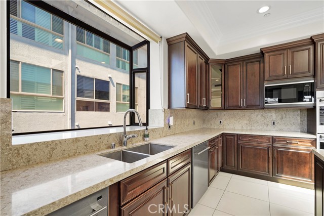 462 S Maple Drive, Beverly Hills CA: https://media.crmls.org/medias/5c51a74f-9497-498d-a355-9e6342d94164.jpg