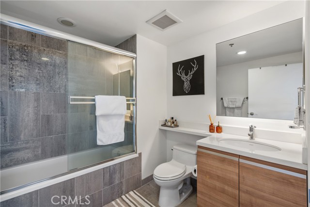 3785 Wilshire Boulevard, Los Angeles CA: https://media.crmls.org/medias/5c5292b8-6faf-46d8-bbe2-ca19277039c6.jpg