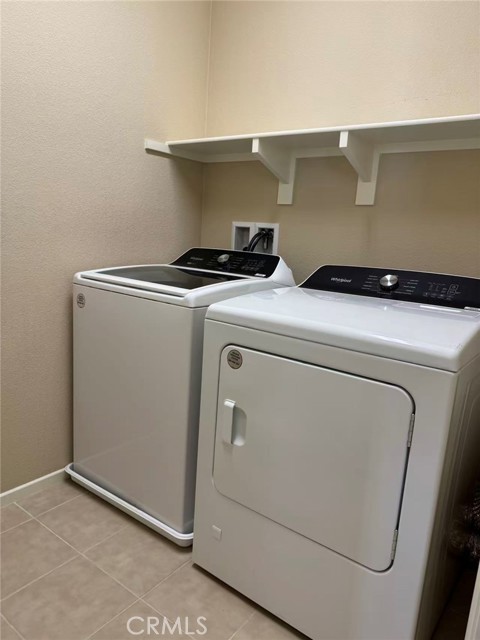 135 Violet Bloom, Irvine CA: https://media.crmls.org/medias/5c53441a-bd6a-4cc5-ab4b-c944902768ef.jpg