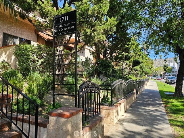 Detail Gallery Image 67 of 69 For 1711 Grismer Ave #52,  Burbank,  CA 91504 - 3 Beds | 3 Baths