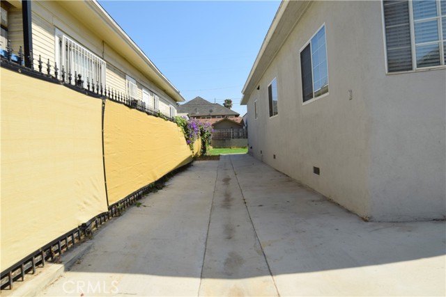 2746 W 14th Street, Los Angeles CA: https://media.crmls.org/medias/5c53fe27-b9d7-4e63-bfe9-0a4d43c6fcb3.jpg