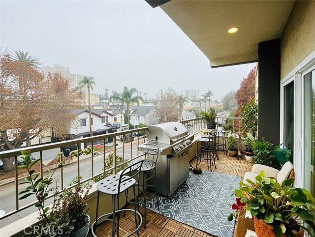 Detail Gallery Image 6 of 8 For 100 Hermosa Ave 3a,  Long Beach,  CA 90802 - 2 Beds | 2 Baths