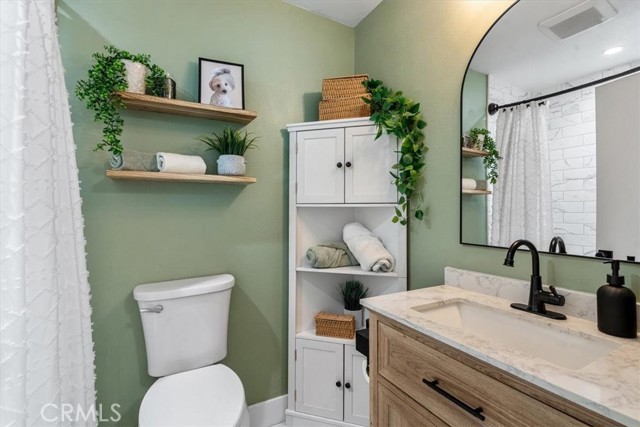 1196 Landsburn Circle, Westlake Village CA: https://media.crmls.org/medias/5c54cb28-5b8d-41b0-adc4-0aa225055332.jpg