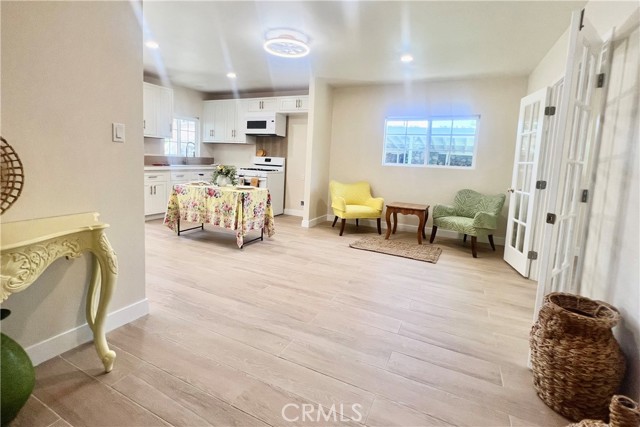 Detail Gallery Image 3 of 20 For 614 E I St #B,  Ontario,  CA 91764 - 1 Beds | 1 Baths