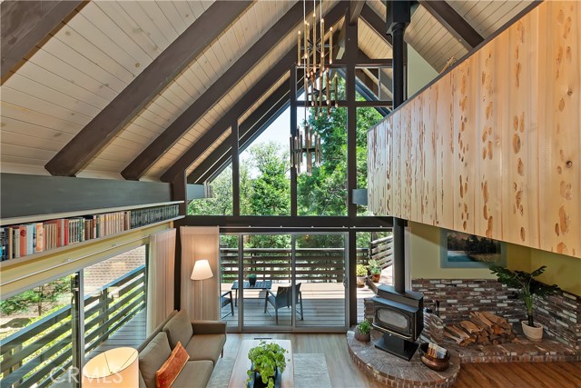 27280 Peninsula Drive, Lake Arrowhead CA: https://media.crmls.org/medias/5c55381e-6674-41d0-9881-d4c512234420.jpg