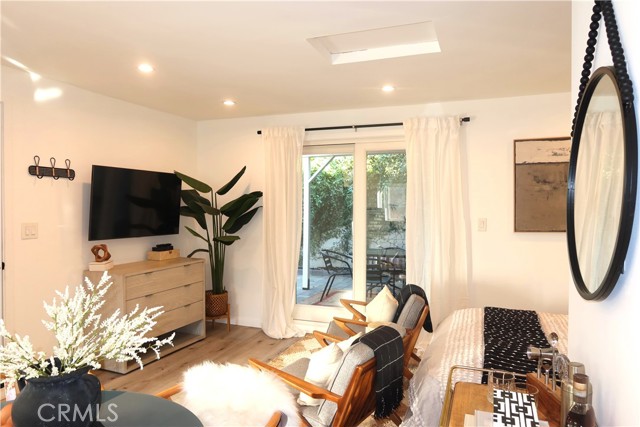 Detail Gallery Image 5 of 30 For 6602 De Celis Pl, Van Nuys,  CA 91406 - 1 Beds | 1 Baths