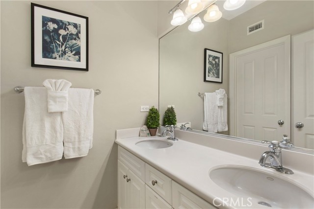 Detail Gallery Image 13 of 24 For 63 Secret Garden, Irvine,  CA 92620 - 4 Beds | 2/1 Baths