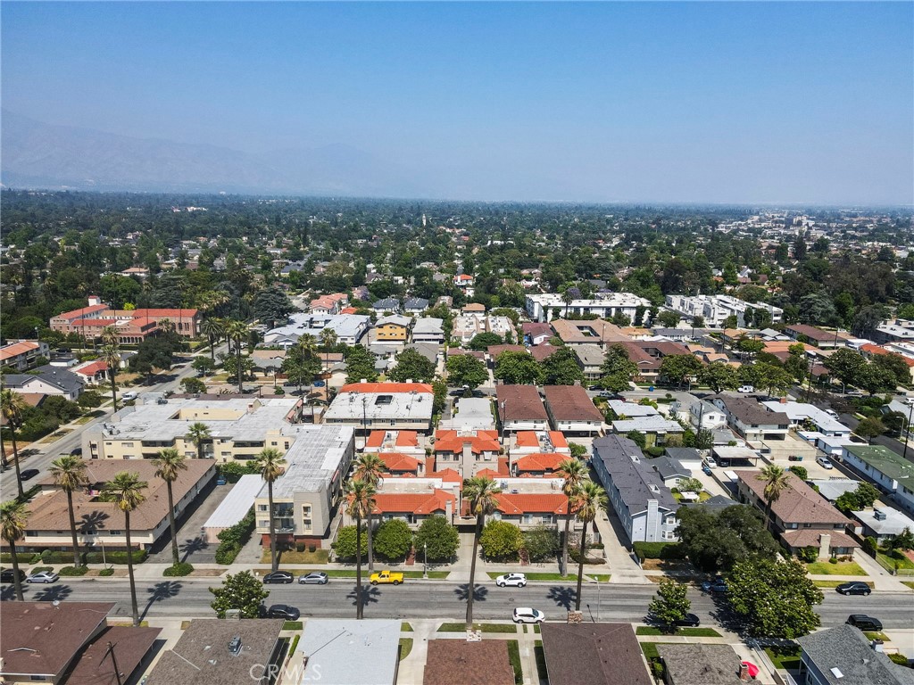 https://media.crmls.org/medias/5c56adc3-ae4a-4f40-915a-30517d65b383.jpg?preset=X-Large