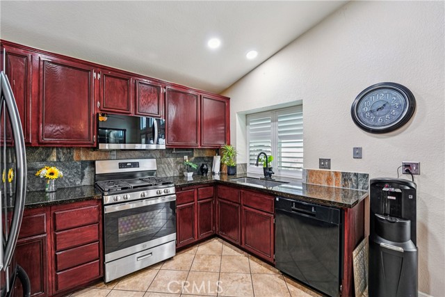 Detail Gallery Image 7 of 25 For 15120 Ironwood St, Lake Elsinore,  CA 92530 - 3 Beds | 2 Baths