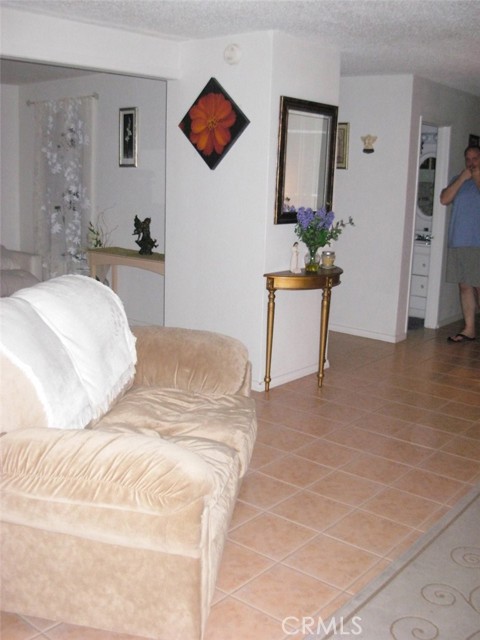 Detail Gallery Image 8 of 13 For 6355 Alton, Jurupa Valley,  CA 92509 - 3 Beds | 2 Baths