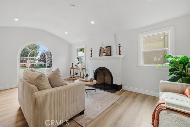 Detail Gallery Image 8 of 44 For 6119 Haas, Los Angeles,  CA 90047 - 3 Beds | 2/1 Baths