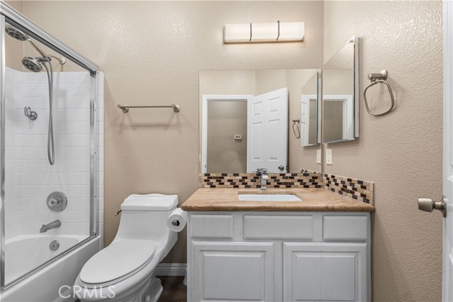 43309 45th W Street, Lancaster CA: https://media.crmls.org/medias/5c583752-ff34-49c0-a242-323c07f5f86f.jpg