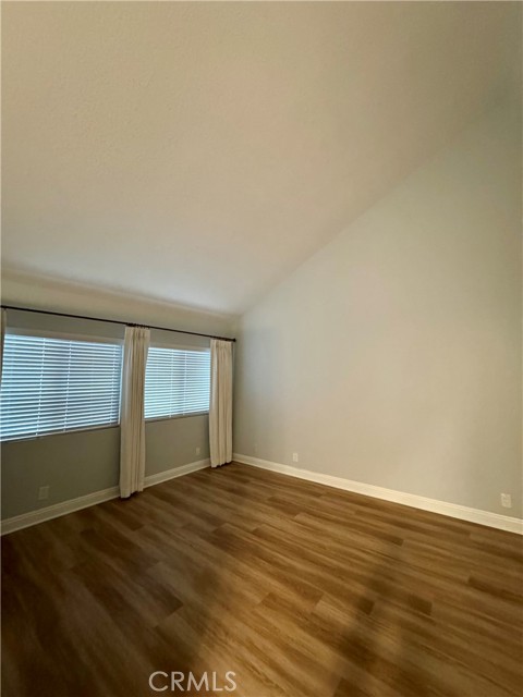 Detail Gallery Image 7 of 13 For 478 E Yale Loop #16,  Irvine,  CA 92614 - 4 Beds | 2/1 Baths