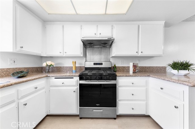321 N Lincoln Avenue, Monterey Park CA: https://media.crmls.org/medias/5c58a3fe-d0b5-4259-95e6-26a88c640dd2.jpg