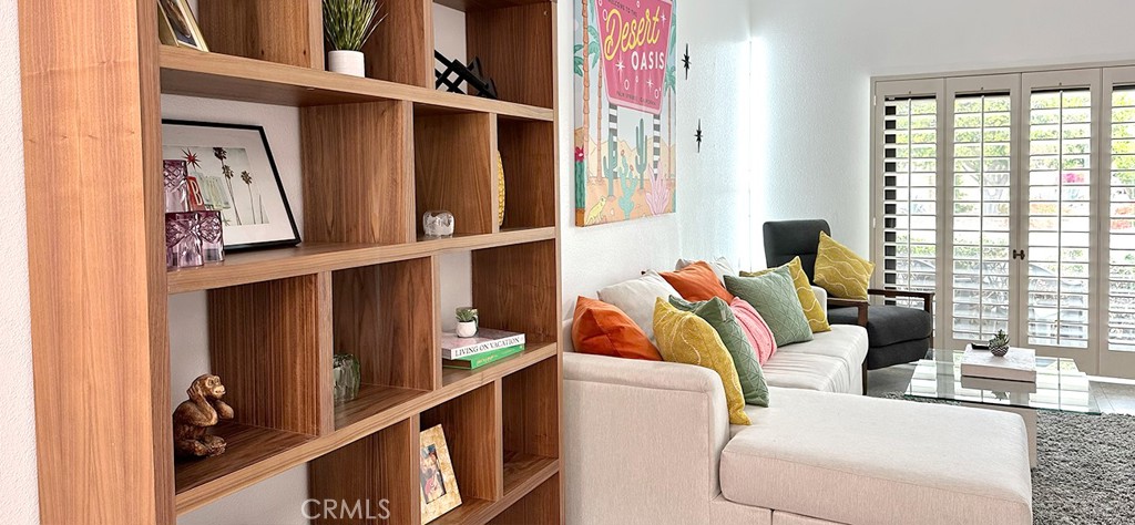 https://media.crmls.org/medias/5c58b720-eb91-4366-b679-7ea6e51b48e0.jpg?preset=X-Large