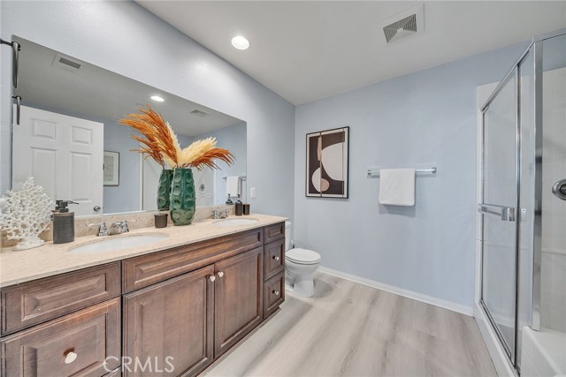 7265 Enclave Drive, Eastvale CA: https://media.crmls.org/medias/5c5a6b14-1a47-4801-b2d4-3d31e6aabebb.jpg