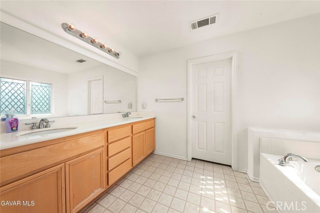 Detail Gallery Image 15 of 28 For 43341 Elizabeth Ln, Lancaster,  CA 93535 - 4 Beds | 2/1 Baths