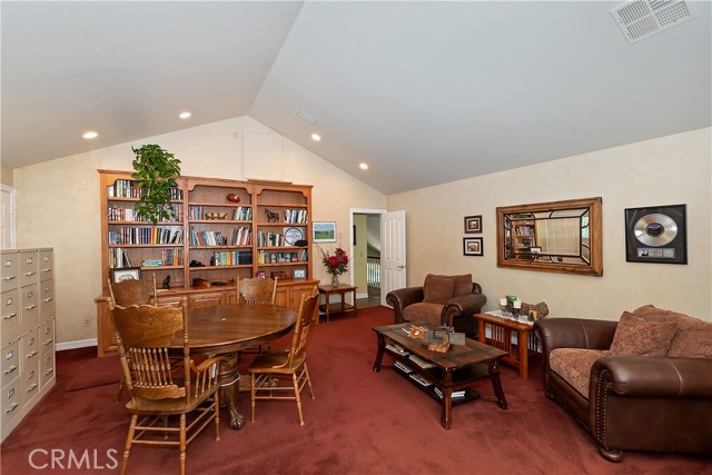 27781 St Bernard Lane, Lake Arrowhead CA: https://media.crmls.org/medias/5c5b8de3-0402-4c89-ac08-cdde5d843248.jpg