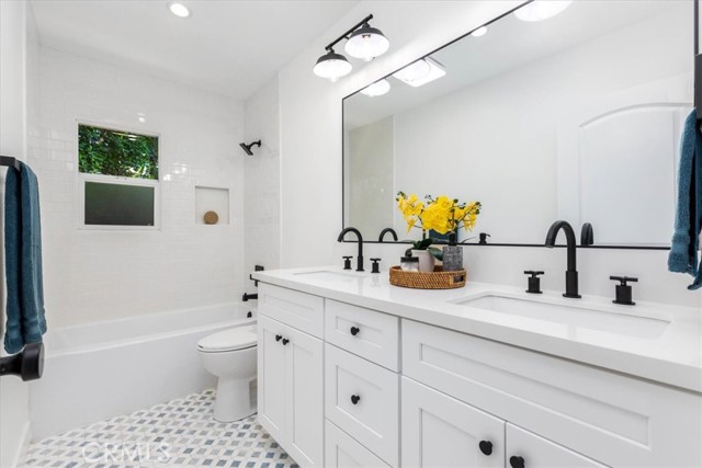 5447 Columbus Avenue, Sherman Oaks CA: https://media.crmls.org/medias/5c5b9e74-784e-4610-9015-5a48efb45a0a.jpg