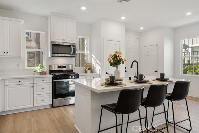 Detail Gallery Image 9 of 25 For 4215 E Carmel Privado, Ontario,  CA 91761 - 3 Beds | 2/1 Baths