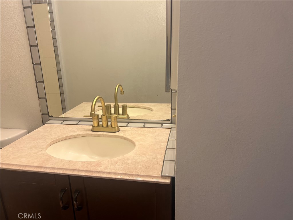 https://media.crmls.org/medias/5c5d3810-a423-4760-a78f-059b1ca30095.jpg?preset=X-Large