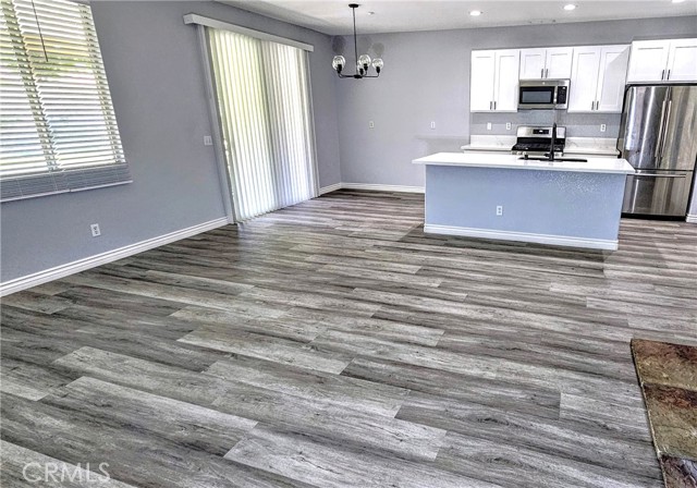 17371 Redmaple Street, Fontana CA: https://media.crmls.org/medias/5c5d4af2-307d-42d1-8b67-c0e3e5d92662.jpg