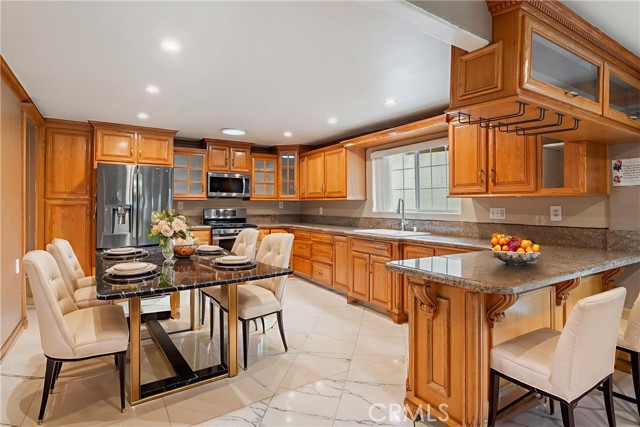 2516 Alcazar Street, Los Angeles CA: https://media.crmls.org/medias/5c5ea0ee-06d6-46dd-9f49-931a3ed927fe.jpg
