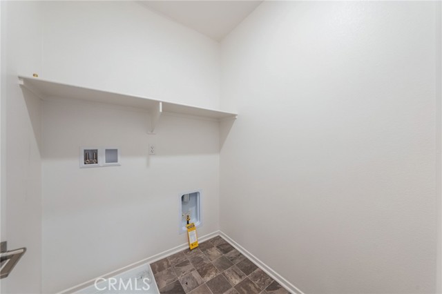 15901 Stresa Lane, Fontana CA: https://media.crmls.org/medias/5c5ec65e-242d-4ef4-9206-8a889ad9aaa8.jpg