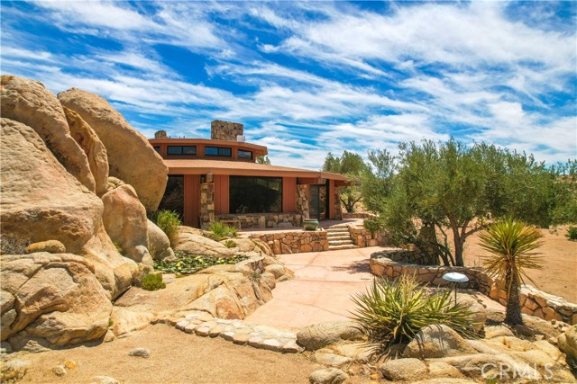 Detail Gallery Image 2 of 75 For 55290 Flying Tigers Road Rd, Pioneertown,  CA 92268 - 4 Beds | 3 Baths