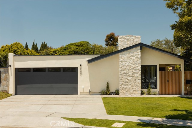 3499 San Rafael Circle, Costa Mesa CA: https://media.crmls.org/medias/5c60b3cd-78a6-4abe-b62f-d390d79c92c8.jpg