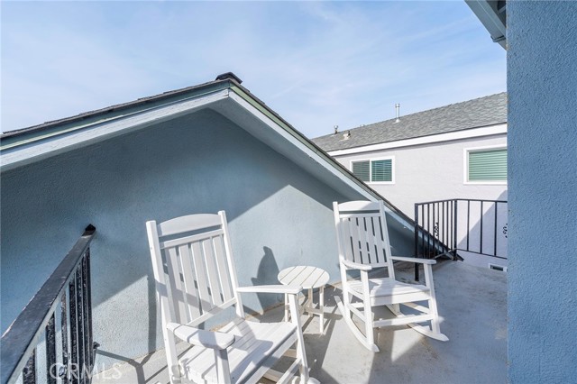 114 1/2 29TH, Newport Beach CA: https://media.crmls.org/medias/5c612e36-0830-4ea7-bfa4-2ddbe3bd8635.jpg